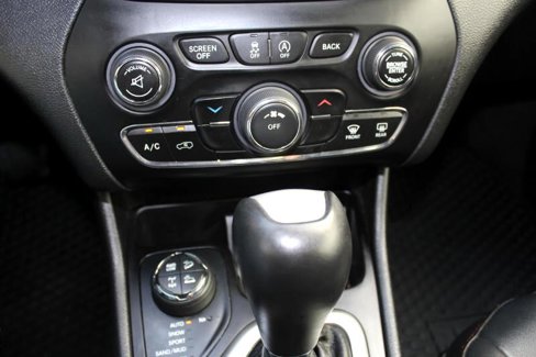 Used 2017 Jeep Cherokee Trailhawk image 30