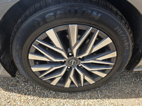 Used 2023 Nissan Altima 2.5 SV image 12
