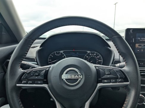 Used 2023 Nissan Altima 2.5 SR w/ SR Premium Package image 23