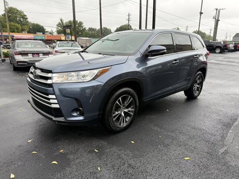 Used 2019 Toyota Highlander LE image 3