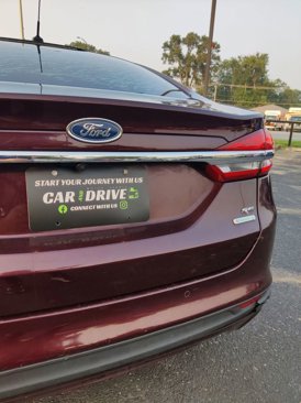 Used 2017 Ford Fusion SE w/ Fusion SE Technology Package image 8