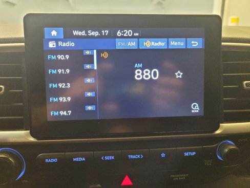 Used 2021 Hyundai Venue SE image 25