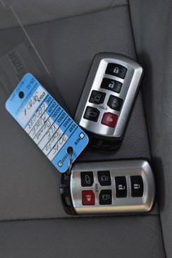 Used 2015 Toyota Sienna XLE image 28