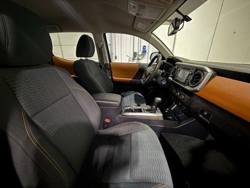 Used 2016 Toyota Tacoma SR5 image 25
