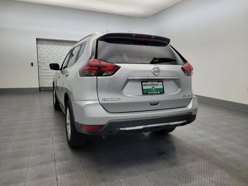 Used 2018 Nissan Rogue SV image 6