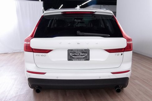 Used 2018 Volvo XC60 T5 Momentum w/ Vision Package image 6