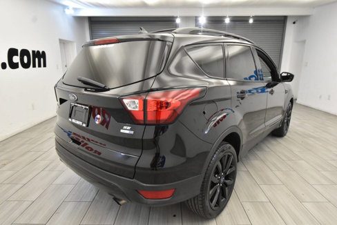 Used 2019 Ford Escape SE image 5