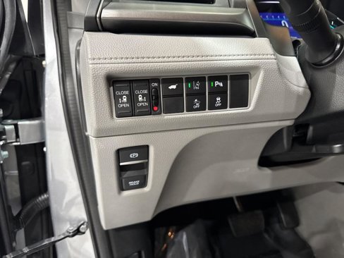 Used 2018 Honda Odyssey Touring image 27