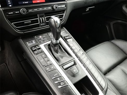 Certified 2021 Porsche Macan image 15