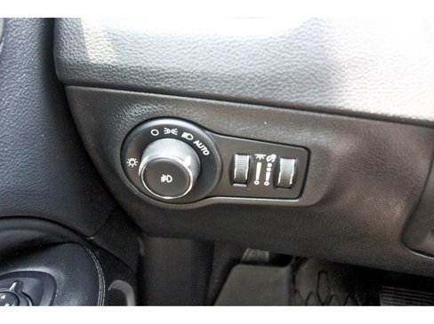 Used 2020 Jeep Compass Latitude image 23