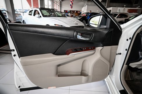 Used 2013 Toyota Camry image 15