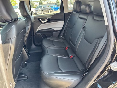 Certified 2022 Jeep Compass Limited image 32