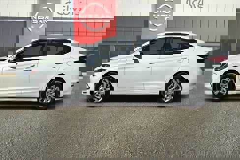 Used 2017 Hyundai Elantra SE image 6