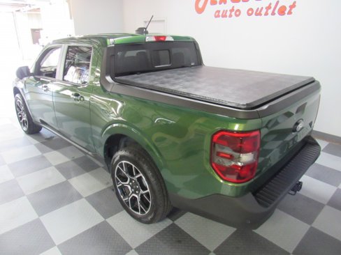 Used 2025 Ford Maverick Lariat image 3