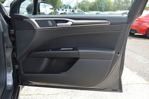 Used 2015 Ford Fusion SE w/ Equipment Group 202A image 29