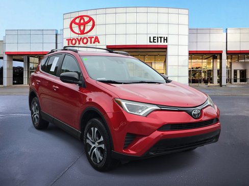 Used 2017 Toyota RAV4 LE image 3