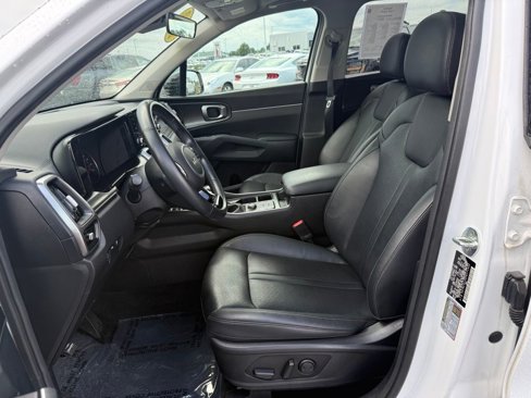 Used 2023 Kia Sorento S w/ Panoramic Sunroof Package image 5
