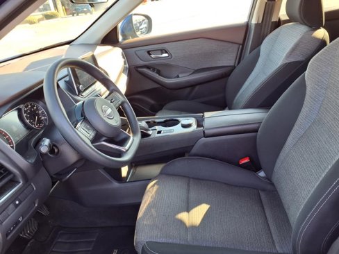 Used 2023 Nissan Rogue SV image 9