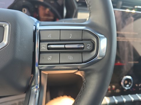 Used 2025 GMC Terrain Elevation image 22