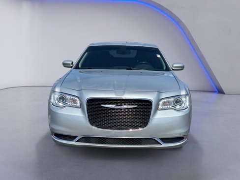 Used 2020 Chrysler 300 Touring image 9
