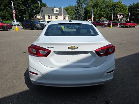 Used 2018 Chevrolet Cruze LS image 9