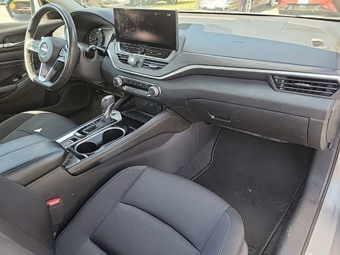 Used 2023 Nissan Altima 2.5 SV w/ SV Premium Package image 11