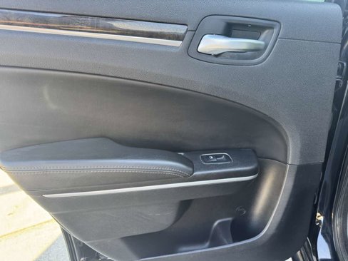Used 2019 Chrysler 300 Limited image 19