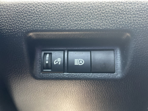 Used 2022 Toyota RAV4 XLE image 11