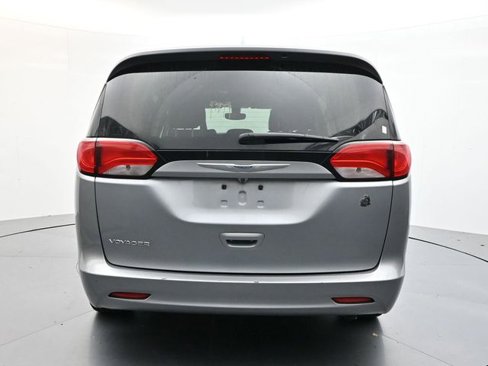 Used 2020 Chrysler Voyager Lxi image 6