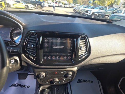 Used 2018 Jeep Compass Limited image 18