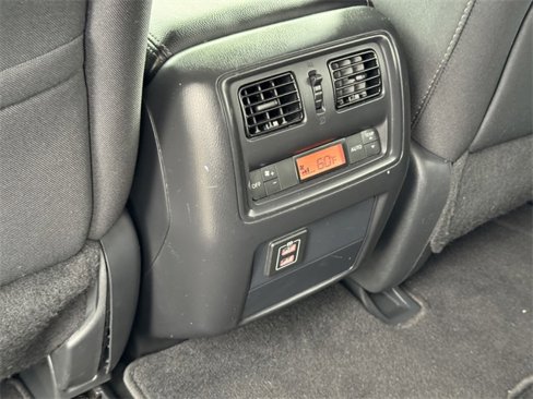 Used 2018 Nissan Pathfinder S image 12
