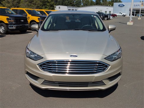 Used 2017 Ford Fusion SE w/ Fusion SE Technology Package image 16