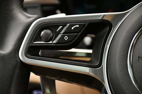Certified 2021 Porsche Macan image 27