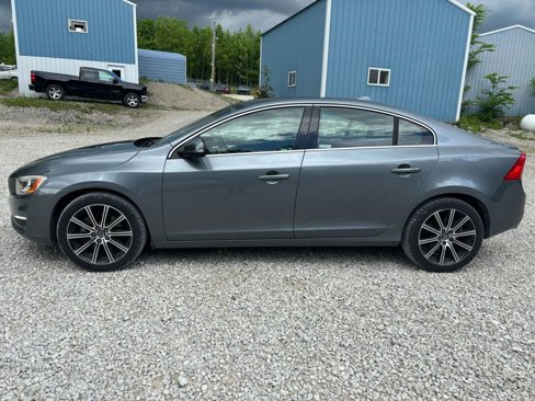 Used 2018 Volvo S60 T5 Inscription image 2