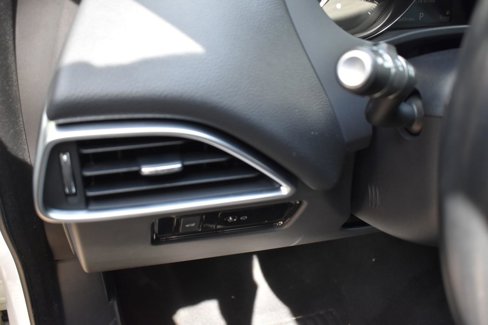 Used 2018 Jaguar F-PACE Premium image 27