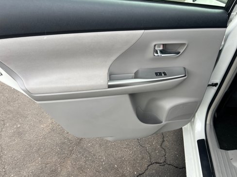 Used 2015 Toyota Prius V Three image 27