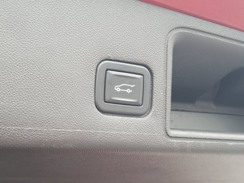 Used 2022 GMC Terrain SLE w/ Driver Convenience Package image 16