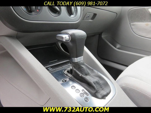 Used 2009 Volkswagen Rabbit S image 13
