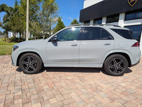 Used 2024 Mercedes-Benz GLE 450e 4MATIC image 2