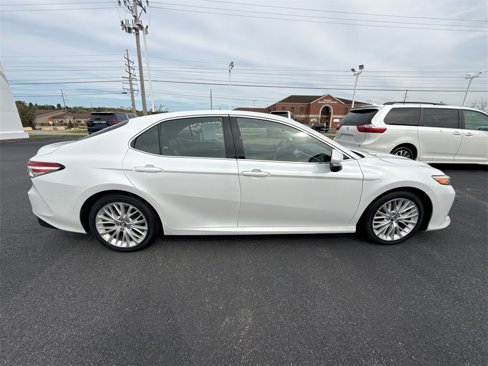 Used 2018 Toyota Camry XLE image 9