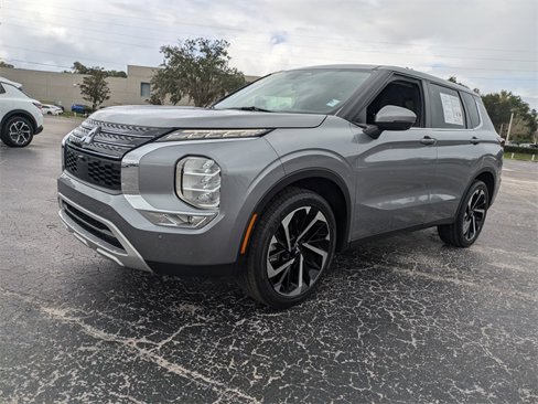 Used 2022 Mitsubishi Outlander SE image 8