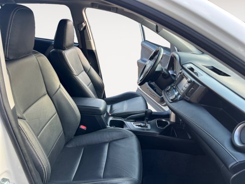 Used 2018 Toyota RAV4 XLE image 15