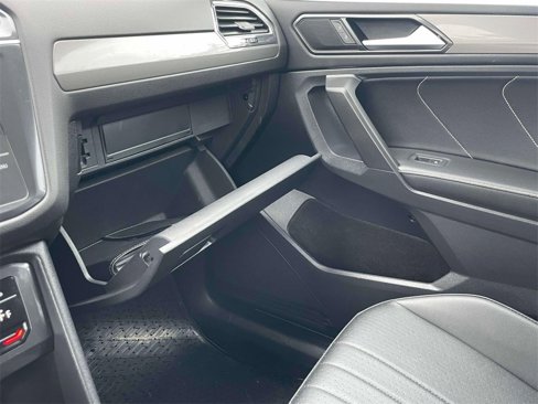 Certified 2022 Volkswagen Tiguan SE image 31