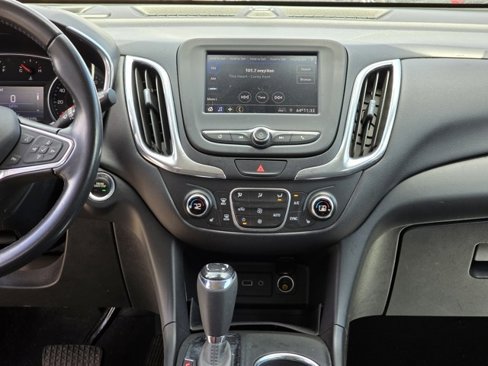 Used 2020 Chevrolet Equinox LT image 18