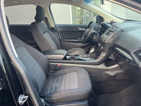 Used 2018 Ford Edge SE image 32