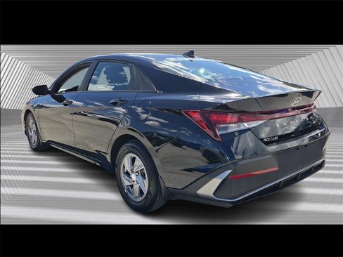 Certified 2024 Hyundai Elantra SE image 6