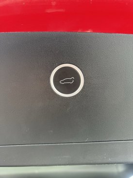 Used 2018 Tesla Model X image 46