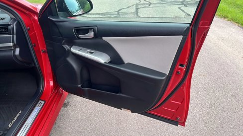 Used 2012 Toyota Camry XLE image 9