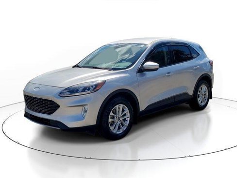 Used 2020 Ford Escape SE image 2