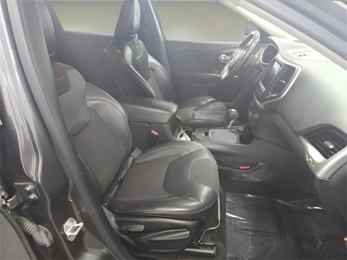 Used 2015 Jeep Cherokee Trailhawk w/ Cold Weather Group image 11